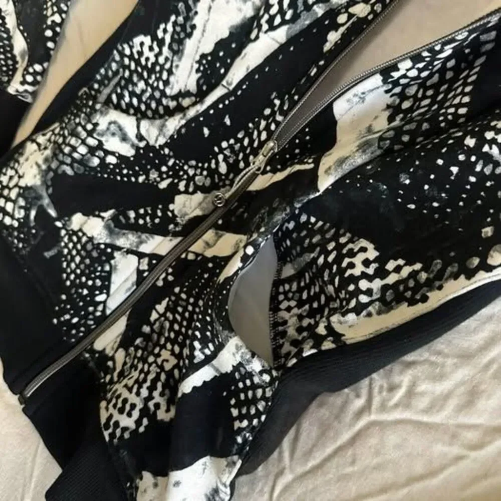 Lululemon Scuba Hoodie Size 4 Black and White Pattern